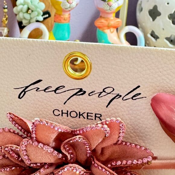 New! Free People Pink Floral Embellished Choker Necklace - Picture 15 of 16